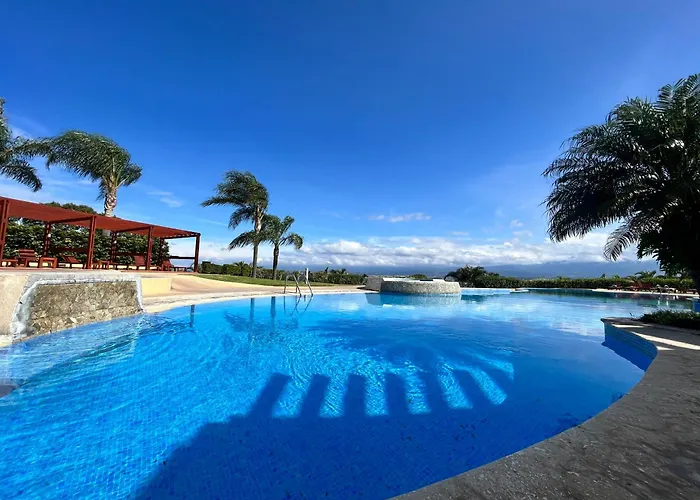Cr Mariposa Rentals Cozy Retreat With Pool,Tennis,Gym,Free Wifi
