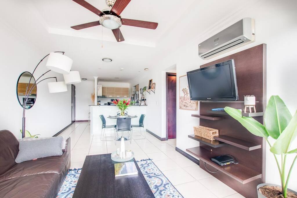 Cr Mariposa Cozy Retreat With Pool,tennis,gym,free Wifi Apartment